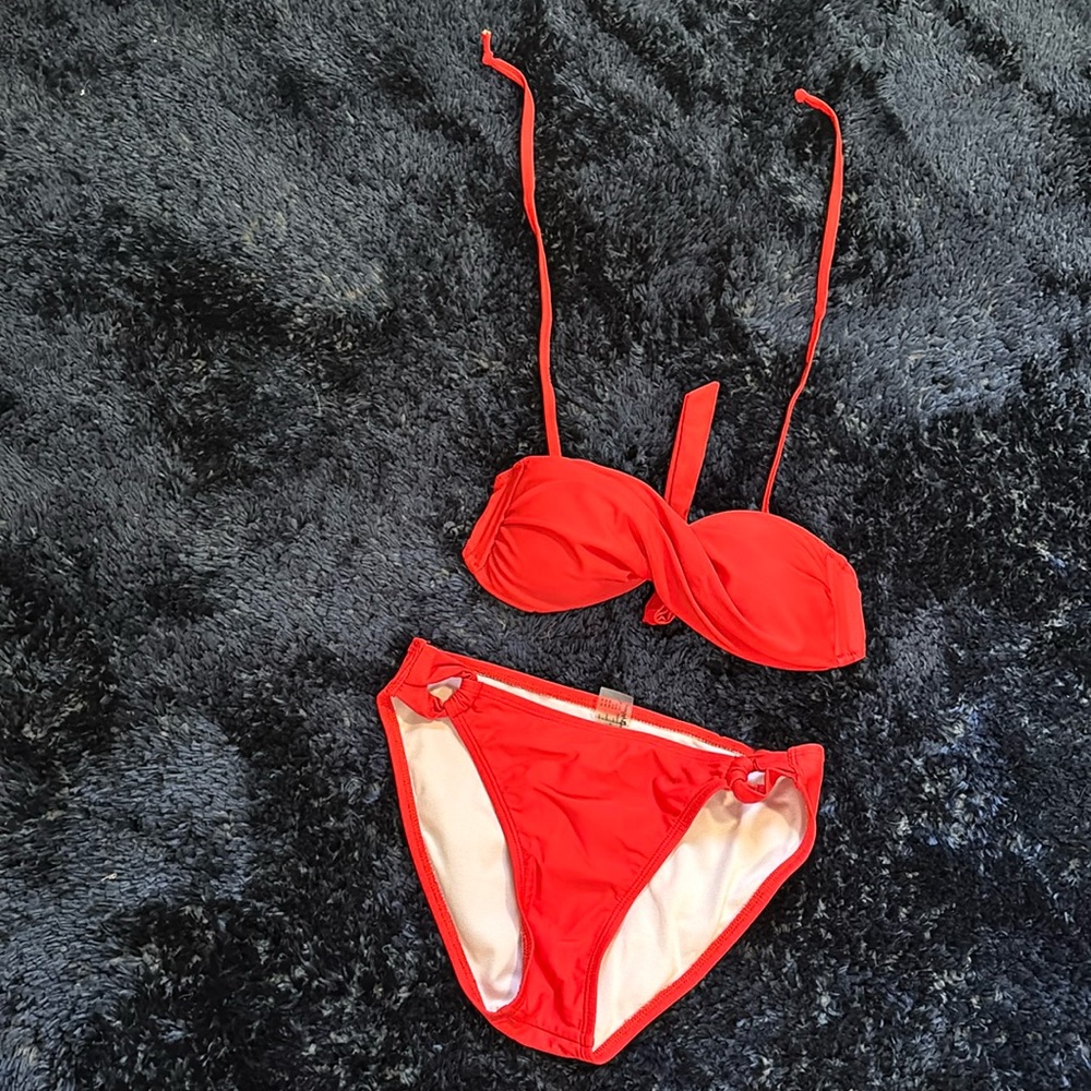 Hapari 🌺 Red Bikini
